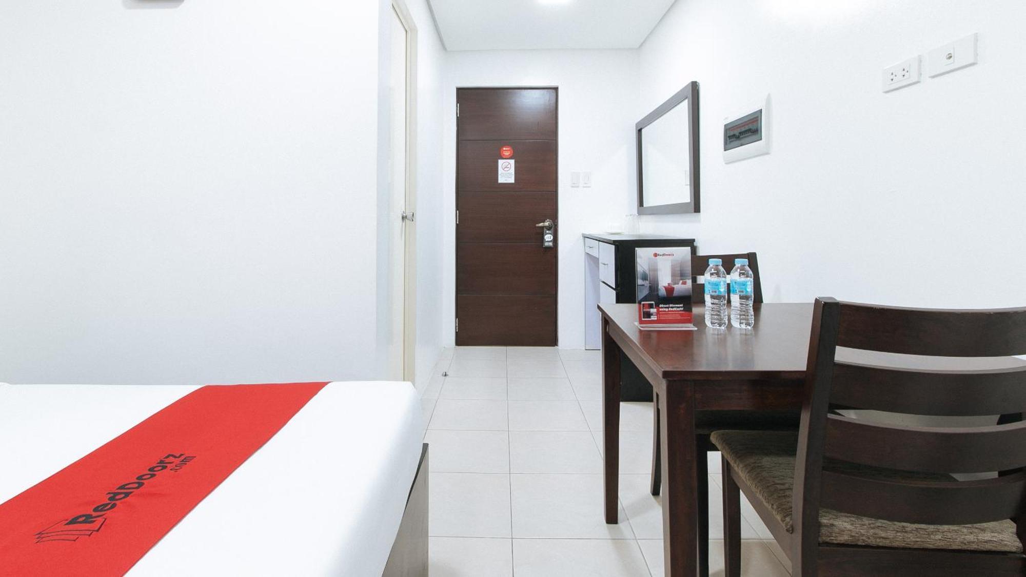 Reddoorz Plus At Evangelista Street Makati Μακάτι Εξωτερικό φωτογραφία