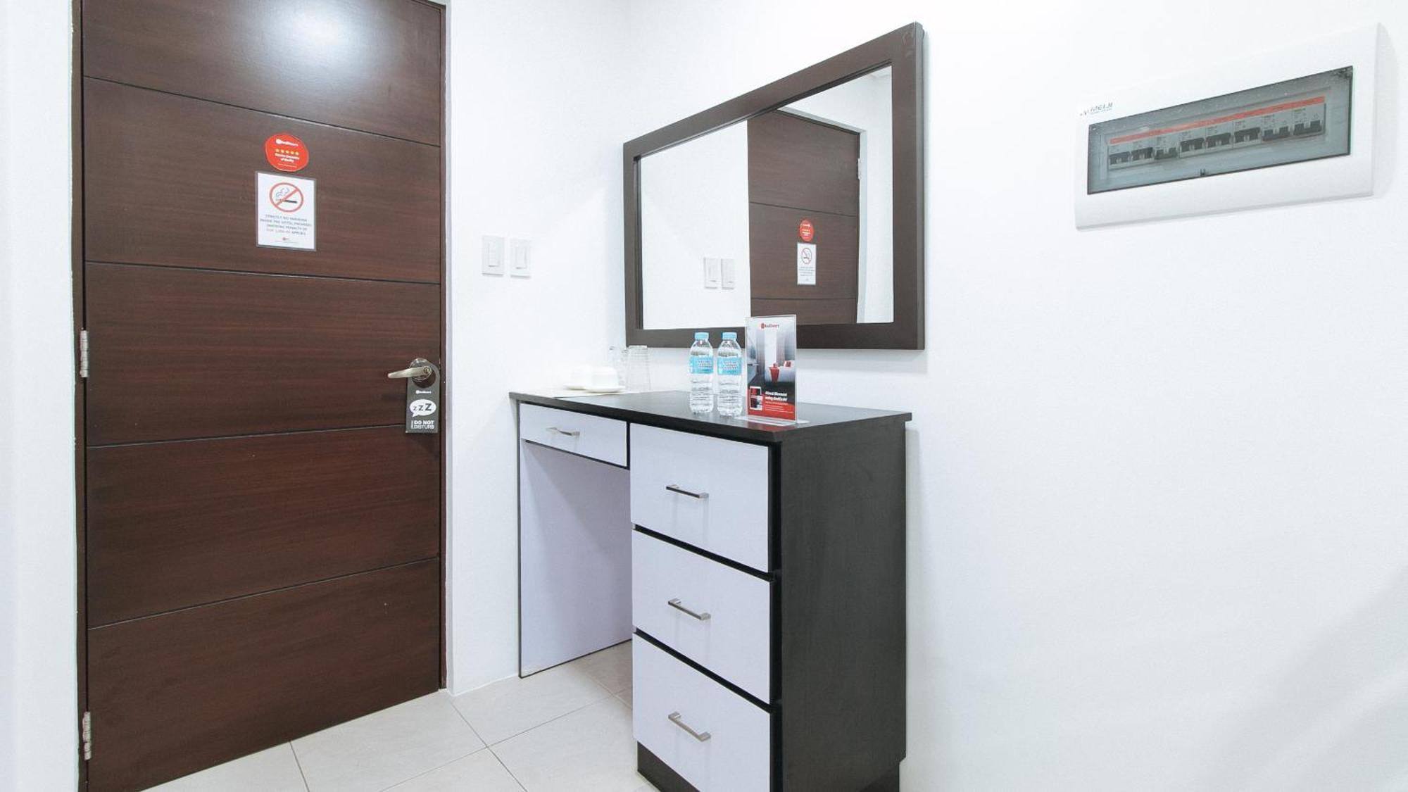 Reddoorz Plus At Evangelista Street Makati Μακάτι Εξωτερικό φωτογραφία