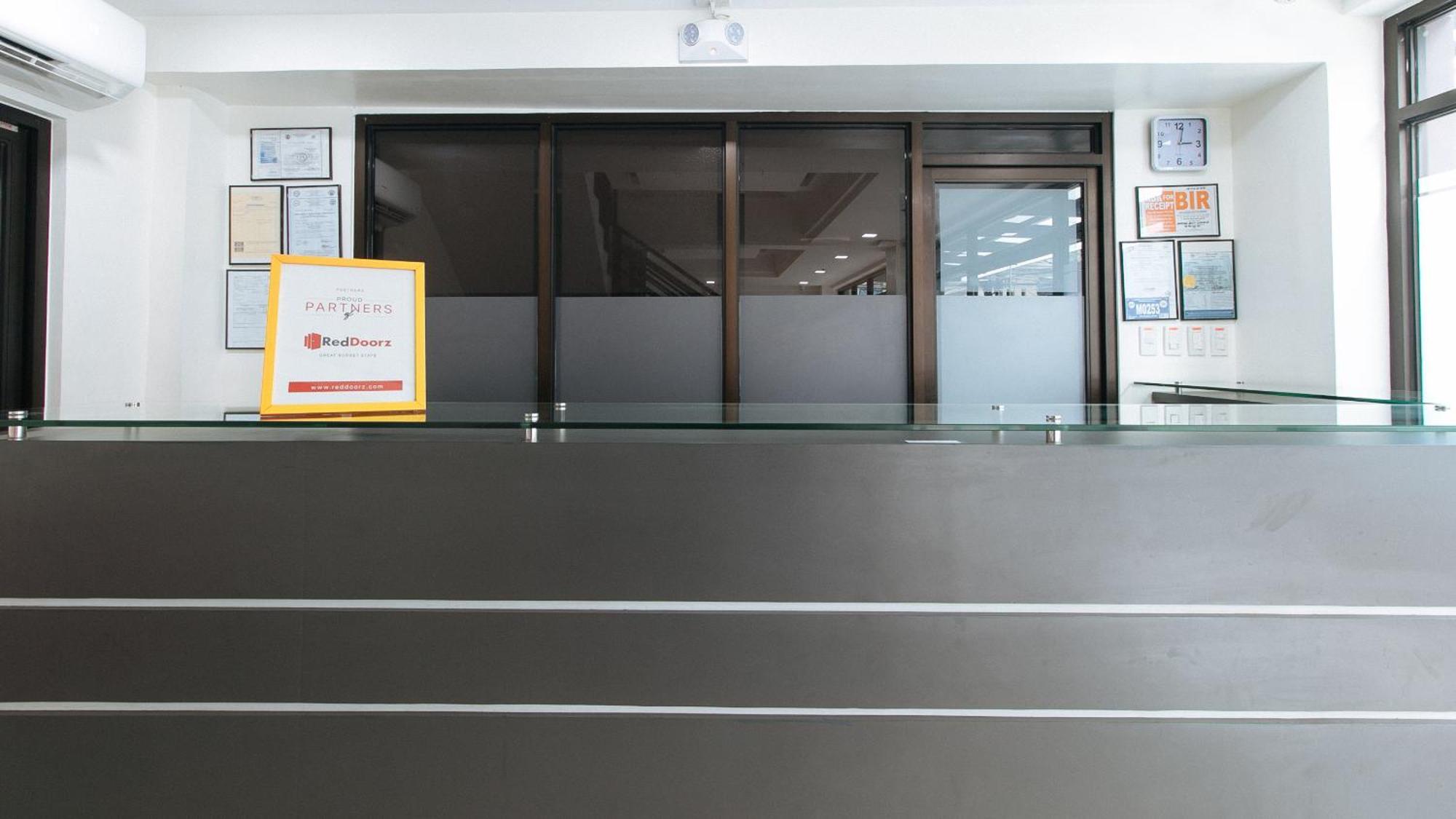 Reddoorz Plus At Evangelista Street Makati Μακάτι Εξωτερικό φωτογραφία