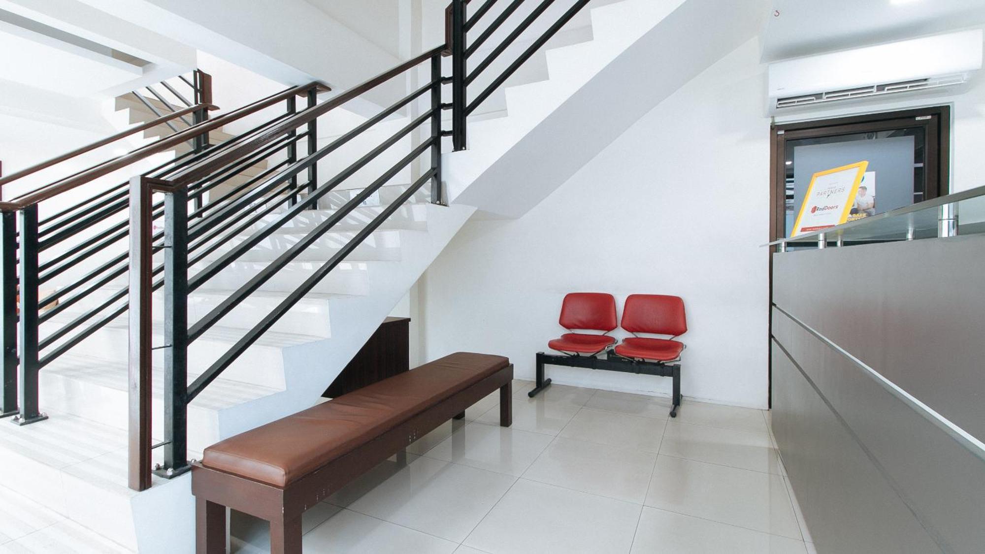 Reddoorz Plus At Evangelista Street Makati Μακάτι Εξωτερικό φωτογραφία